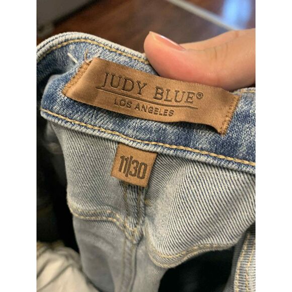 Judy Blue Light Wash Barrel Fit Jeans, size 30 - Picture 5 of 5